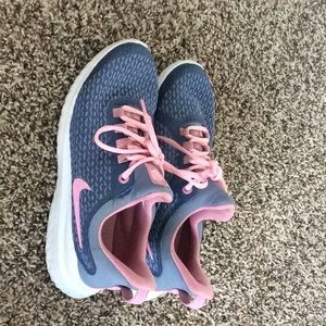 Nike rival athletic sneakers girls